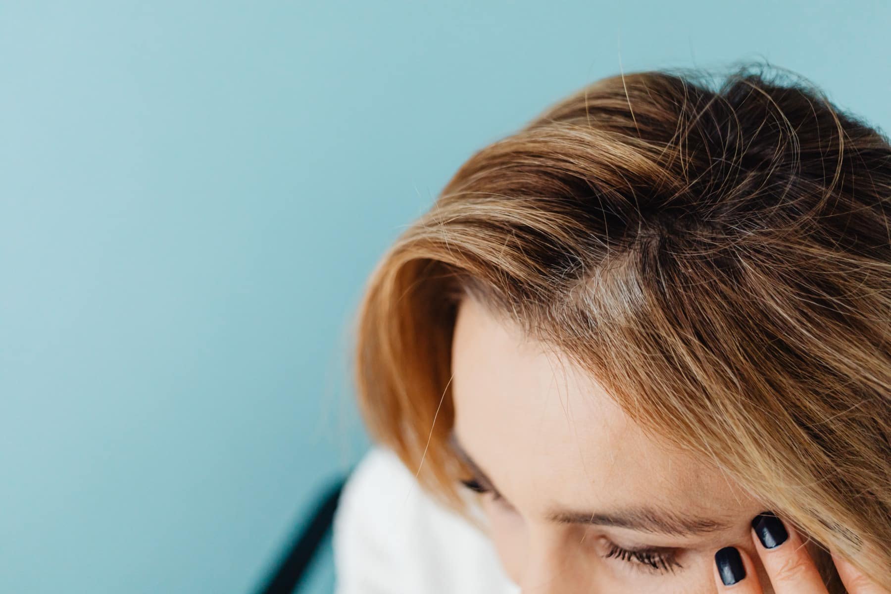 Woman with healthy hairline