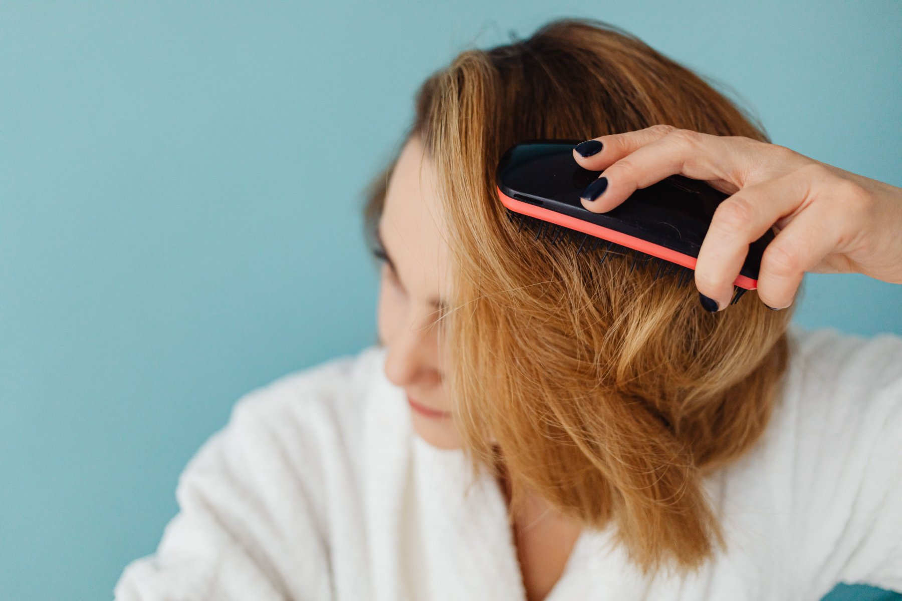 Spiroxidil Woman checking her hair